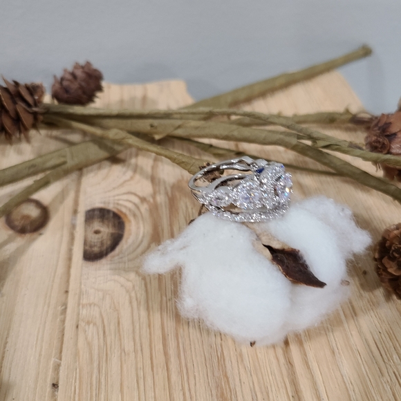 💖💍NEW💖💍STUNNING!! EXQUISITE!! 2 PC 1.5 CT CZ Wedding/Engagement Set 💖💍 - Picture 15 of 16